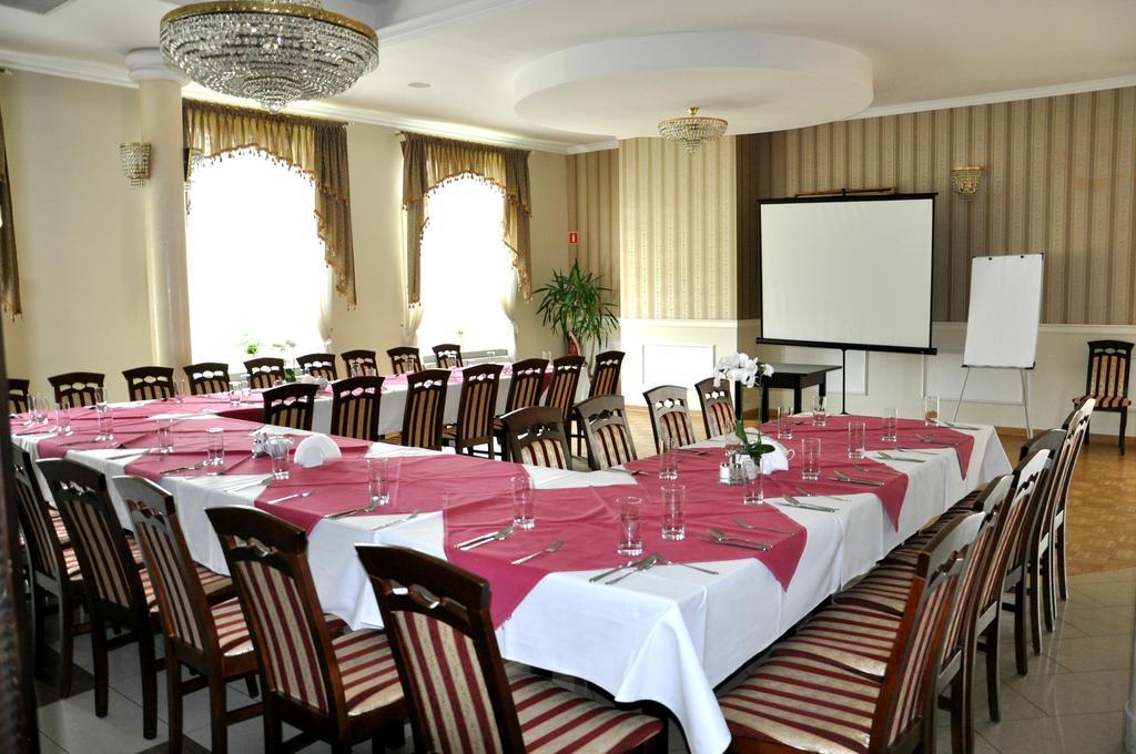 Hotel Korona Rzeszow Ngoại thất bức ảnh