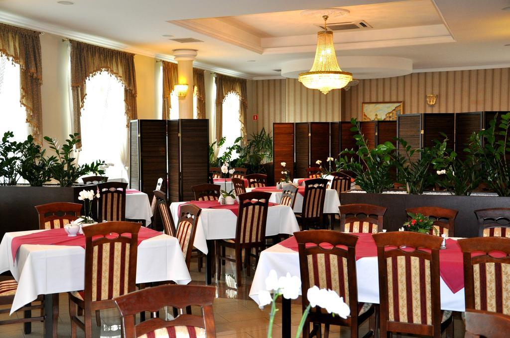Hotel Korona Rzeszow Ngoại thất bức ảnh