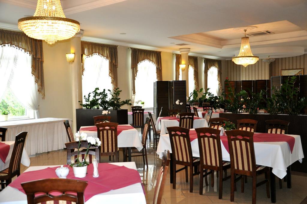 Hotel Korona Rzeszow Ngoại thất bức ảnh