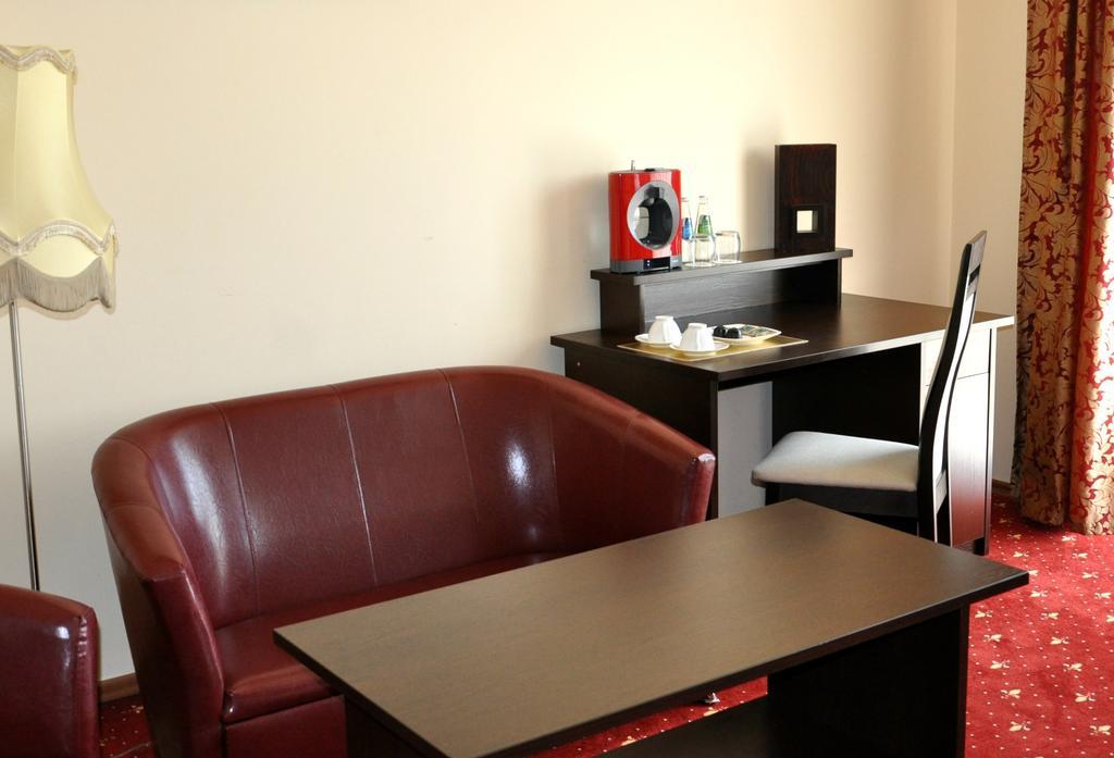 Hotel Korona Rzeszow Ngoại thất bức ảnh