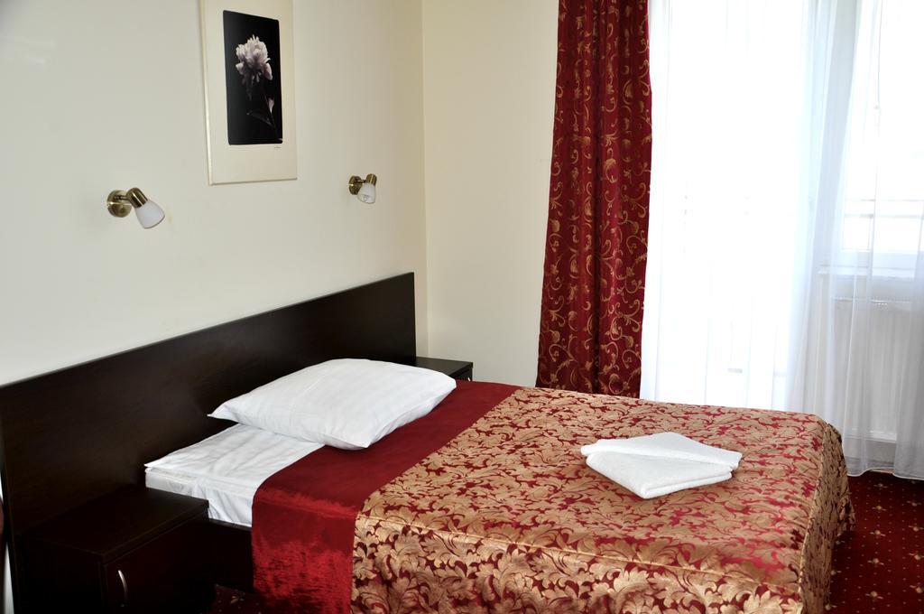 Hotel Korona Rzeszow Ngoại thất bức ảnh