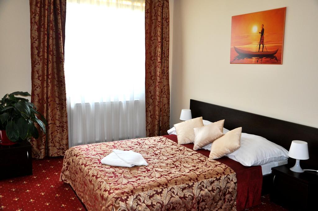 Hotel Korona Rzeszow Ngoại thất bức ảnh